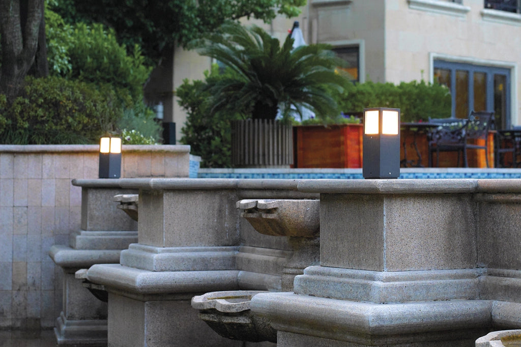 Lampada da terra Oliver Bollard Grigio con attacco E27 IP65 65cm - Rossini Group, apparecchio per esterno versatile in alluminio