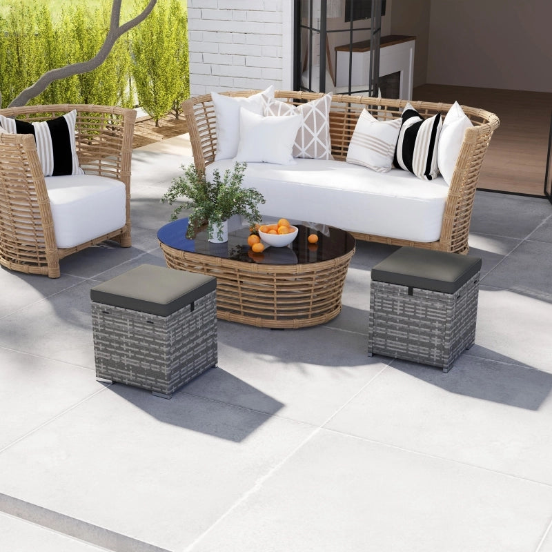 Set di 2 sgabelli effetto rattan con vano contenitore e cuscini realizzati in rattan grigio scuro.