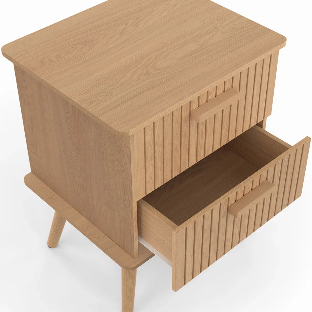 IDMarket - Set di 2 comodini a 2 cassetti JULIETTE in rovere con doghe in legno