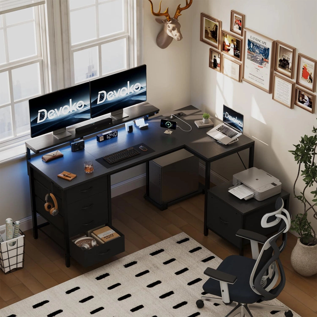 Scrivania Gaming Angolare Con Led E Prese,160 x 120 cm Tavolo Gaming Con 3 Cassetti In Tessuto, Scrivania Angolare Con Supporto Per Monitor Per Casa Ufficio, Nero