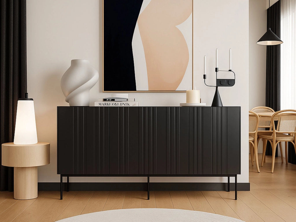 Credenza Spirano, Madia da salotto con tre ante battenti e vani interni, Rialzata da terra, 151x42 h75 cm, Nero