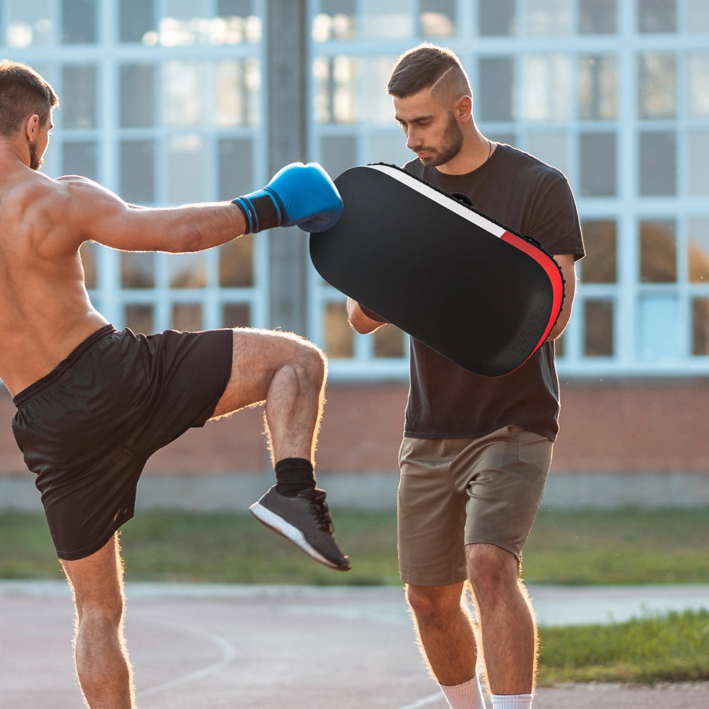 Guanti da allenamento per kickboxing e Muay Thai, con rivestimento in similpelle, ideali per allenamento e fitness.