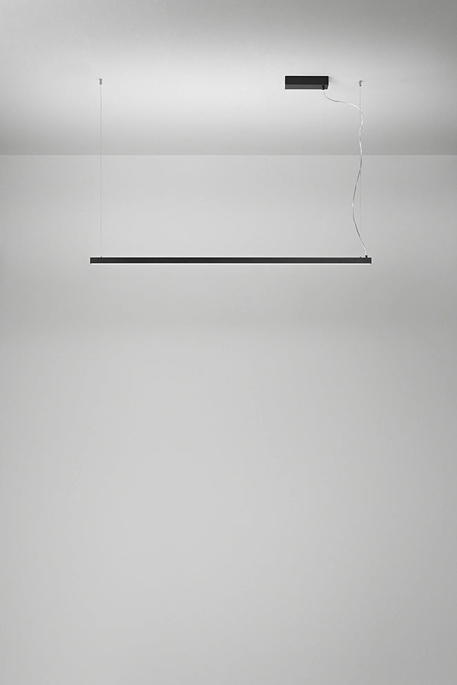 Lampada a Sospensione LED 45W Serie 8460 in Metallo Nero Opaco, Dimmerabile CCT 2700K-3000K-4000K, Altezza Regolabile con Rosone Decentrato - Perenz