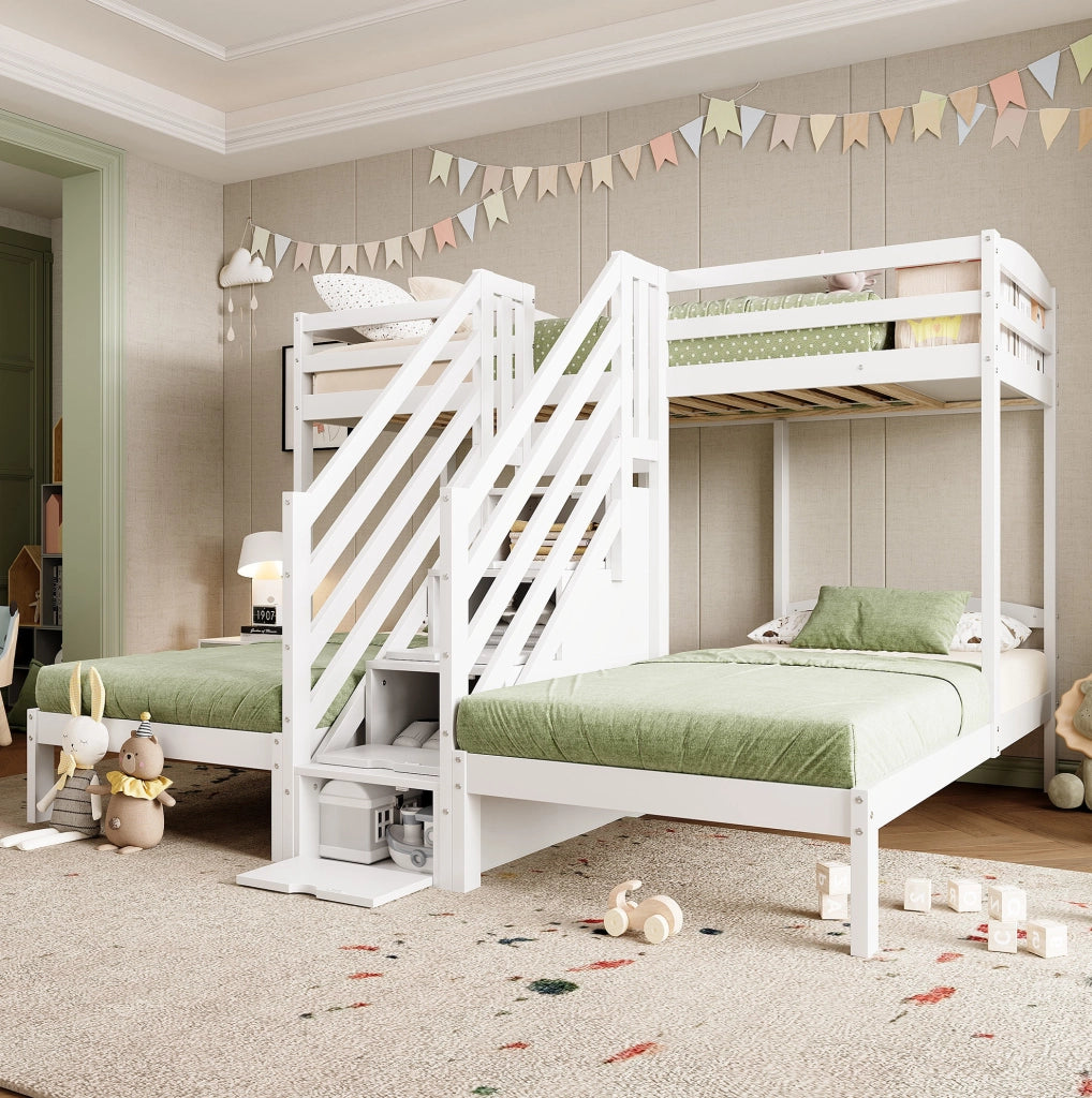 Letto a castello triplo 90x200 cm in pino con scala contenitiva e sponde, bianco