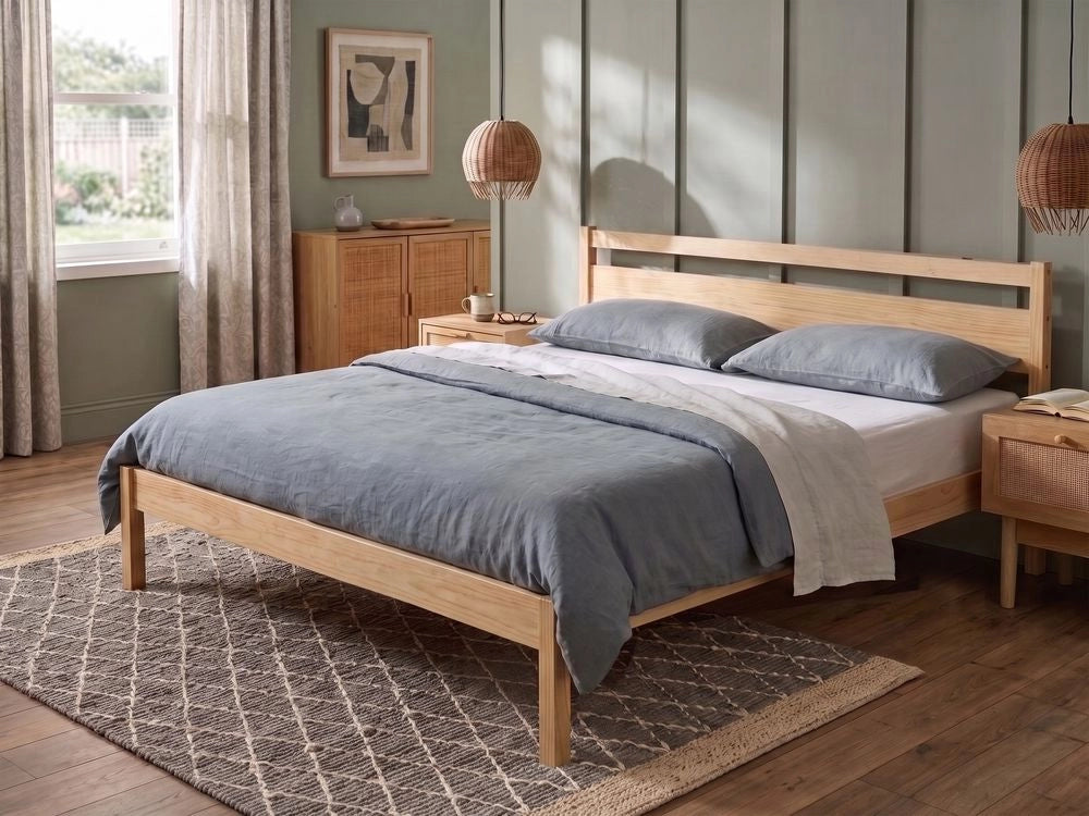 Letto matrimoniale in legno di Pino chiaro con Rete a Doghe 180 x 200 cm Testiera a doghe minimalista