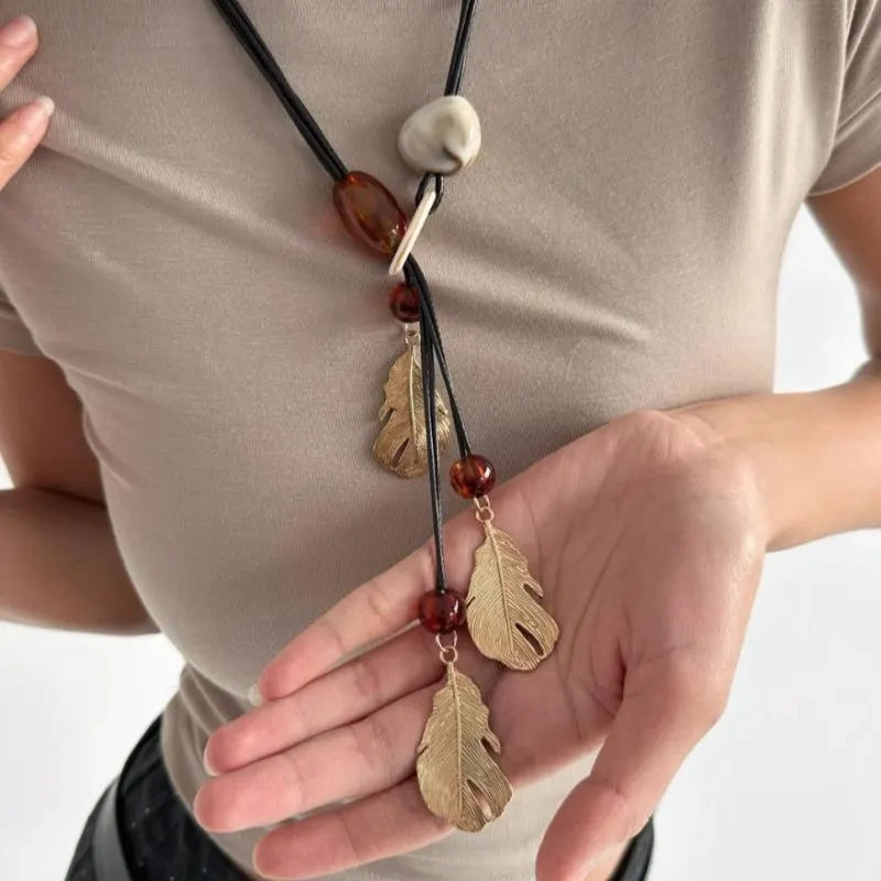 Collana vintage con ciondolo a foglia e perline: gioielli con nappe fatti a mano