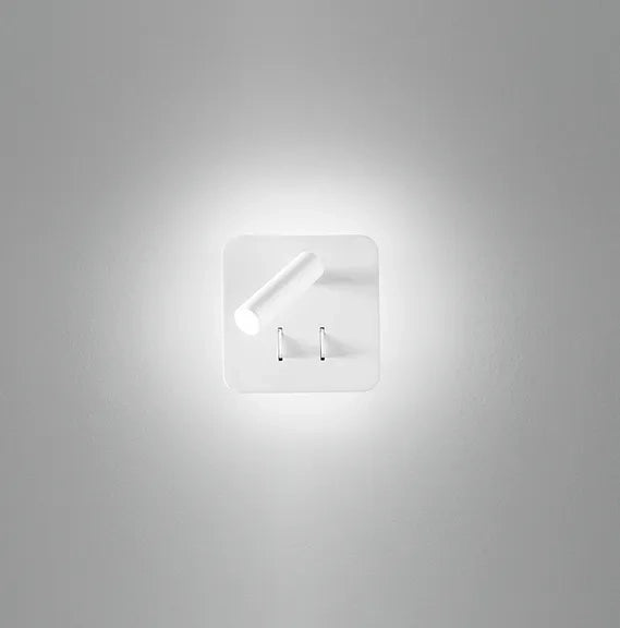 Applique in metallo verniciato bianco Plug LED 6W + 3W faretto spot 3000K CRI?80 220-240V 50/60Hz 346Lm + 150Lm faretto spot biemissione 13x13cm