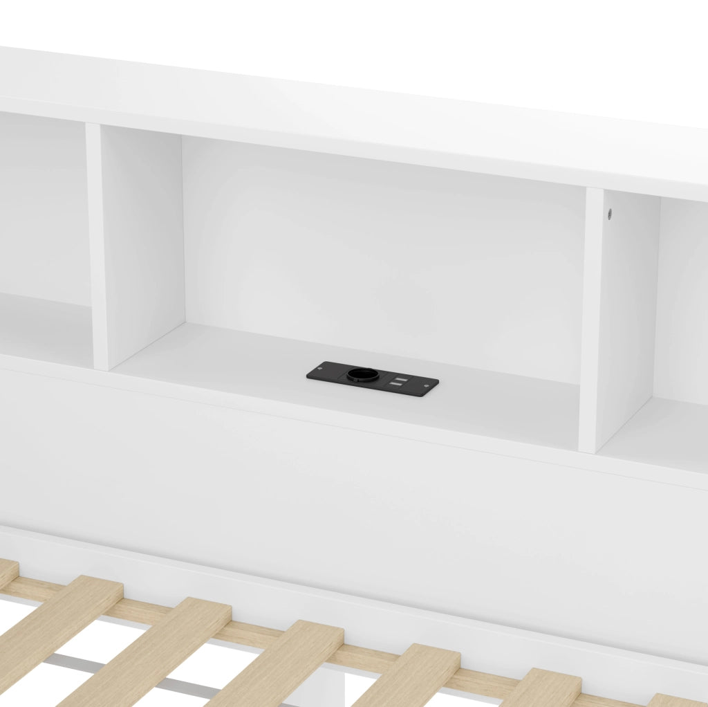 Letto estraibile 140x200 cm con LED; USB e ripiani in legno di pino e MDF bianco