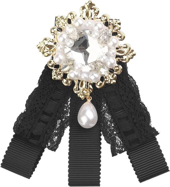Fregio elegante per donna con inserti di merletto e bordi decorativi per un accessorio da appendere come un farfalla.