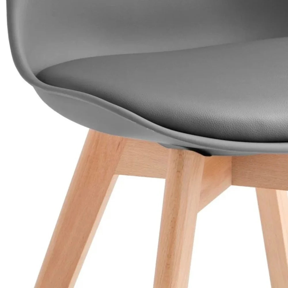 Set di 4 sedie da pranzo imbottite in polipropilene grigio scuro Lola con struttura in legno facili da pulire | Duzzle