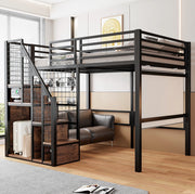 Letto a soppalco 140x200 cm in metallo nero con scala; zona appendiabiti e spazio sottostante