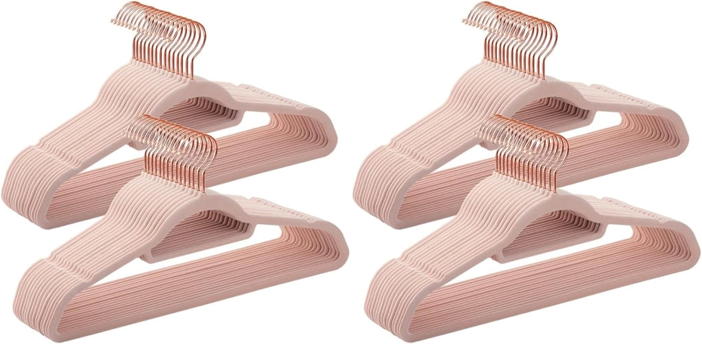 SONGMICS Grucce Vellutate, Set di 60, Grucce Antiscivolo con Gancio Girevole in Colore Oro Rosa, Spessa 0,6 cm, Salvaspazio, Lunga 45 cm per Cappotti, Camicie, Gonne, Pantaloni, Rosa Chiaro CRF021PK60