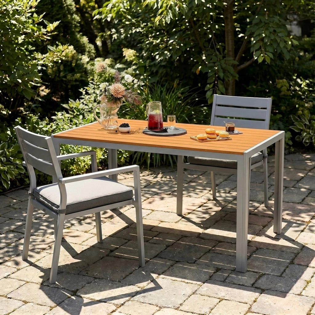 Tavolo da Giardino Moderno in WPC 110 x 70 cm, Tavolo da Pranzo per Esterno per 4-6 Persone, Tavolo da Balcone Salvaspazio in Alluminio, Design Effetto Legno,Marrone Teak + Grigio Chiaro