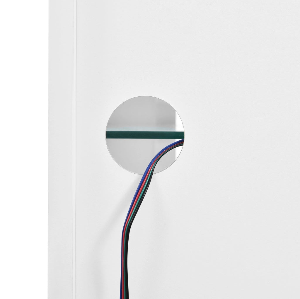 Vetrina ULEVR 59,5x35x182 cm con 2 ante, 2 cassetti e LED USB controllabile via Bluetooth, bianca