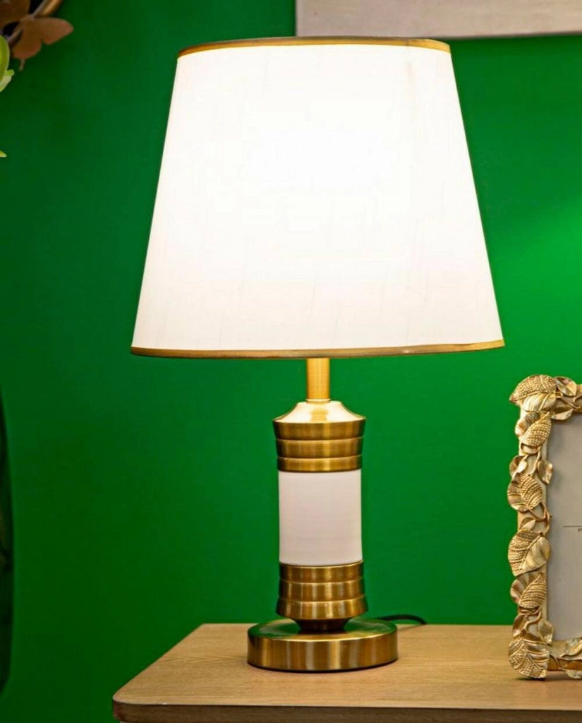 Lampada da tavolo Sinopia, Luce da scrivania, Luminaria da ufficio, Lampada da lavoro, Bianco e Oro, 31x31 h52 cm