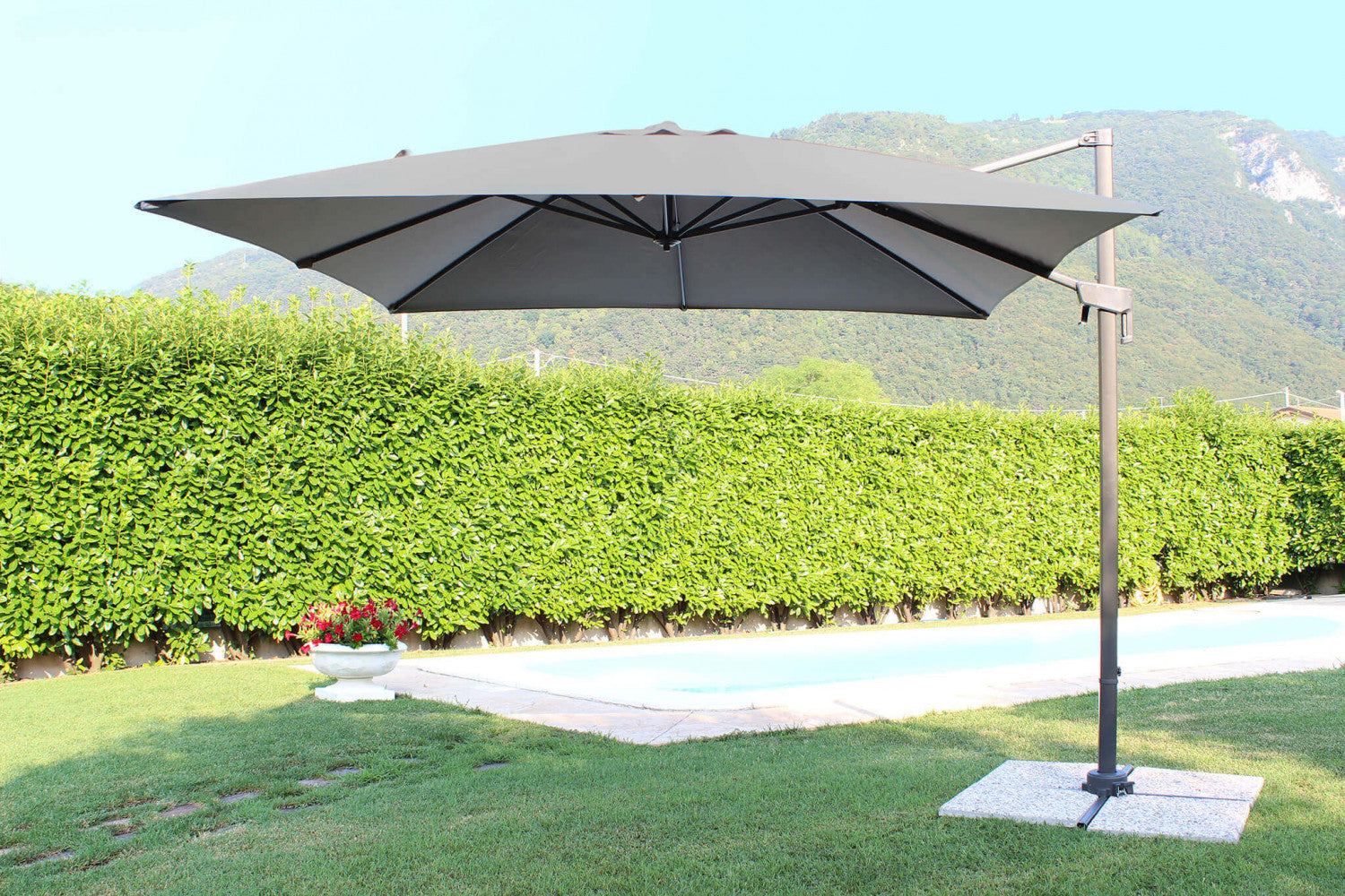 Ombrellone da Giardino Newton Decentrato 3x3 m in Alluminio Nero Telo Grigio