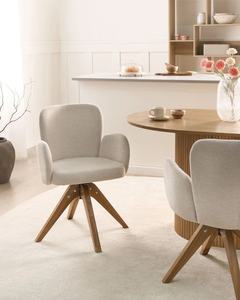 Set di 2 sedie da pranzo girevoli Rivestimento in tessuto beige chiaro Base con gambe in legno girevoli in metallo