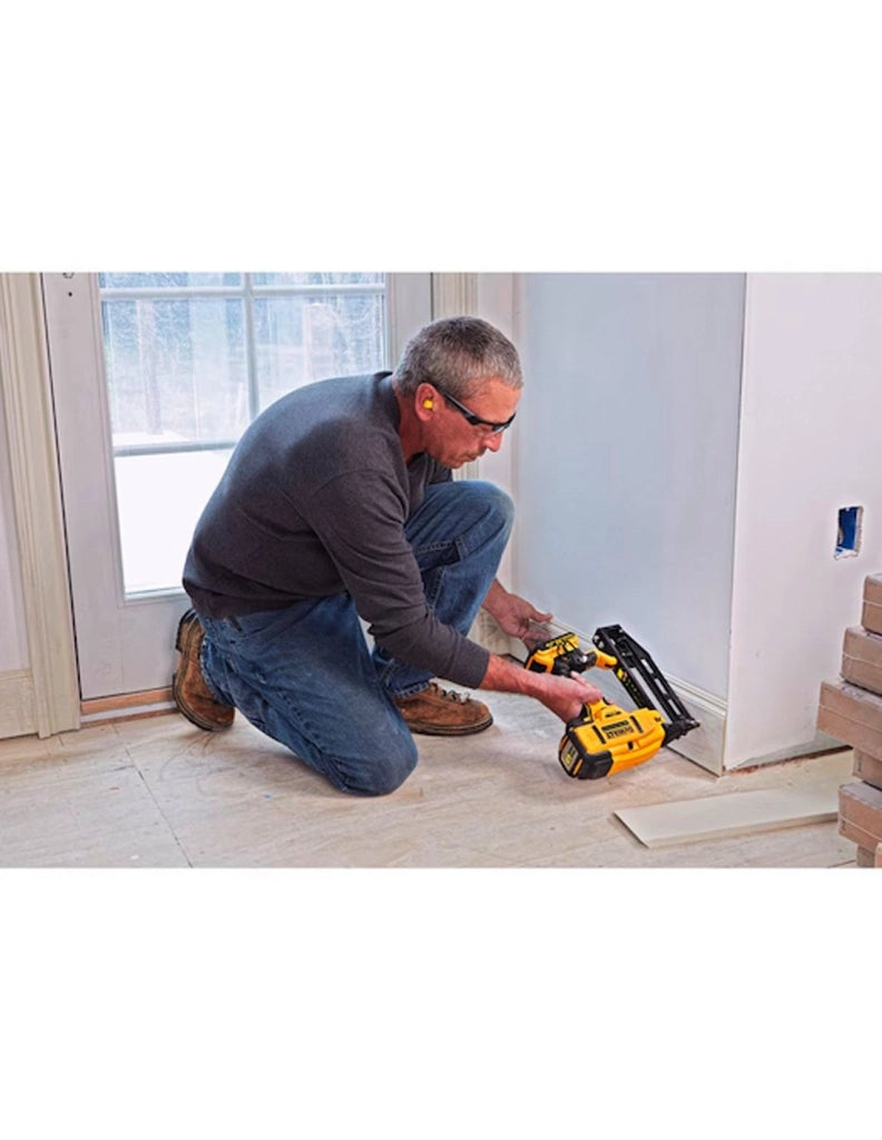 Chiodatrice DeWALT DCN662P2-SK (2 x 5,0 Ah + DCB1104)