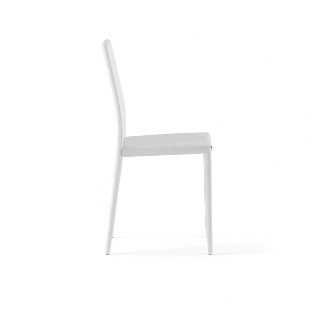 Set di 4 sedie da pranzo imbottite in similcuoio bianco Luma con struttura in metallo facili da pulire | Duzzle