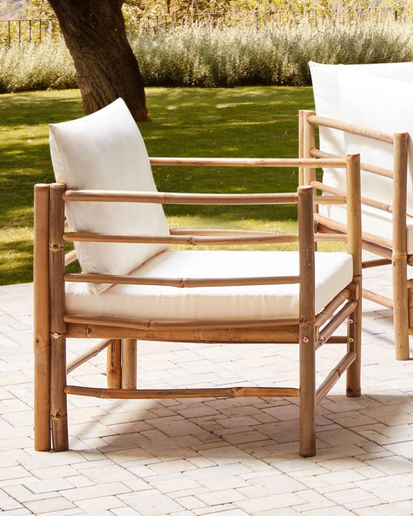 Poltrona in legno di bambù bianco sporco con cuscini per sedile e schienale interni ed esterni giardino