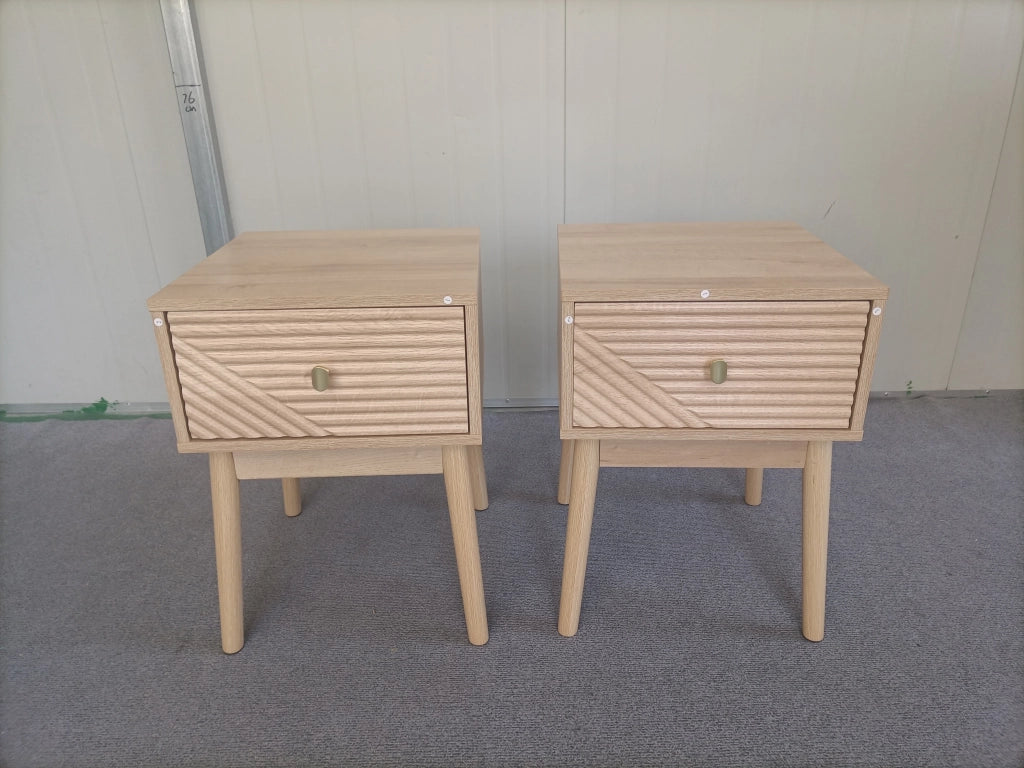 Comodino con 2 cassetti e maniglie in metallo effetto rovere con gambe in legno 40 × 40 × 55 cm