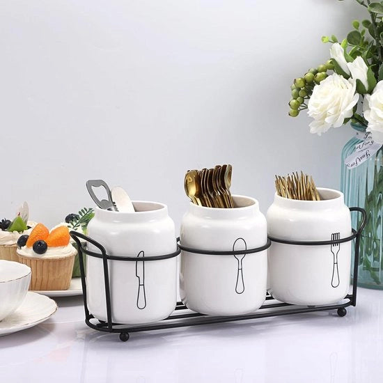 Organizzatore per utensili da cucina a tre livelli in ceramica bianca a forma di contenitore per utensili da tavola in ceramica.