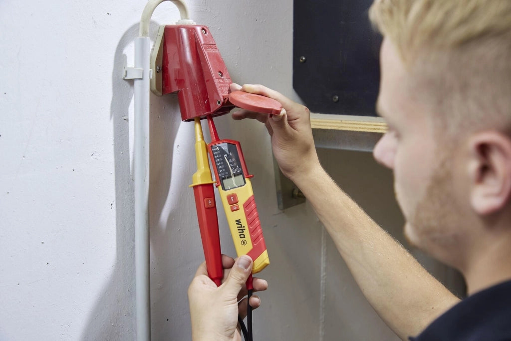 Wiha 45217 Tester di Tensione e Continuita' 0,5 - 1000 V AC CAT IV IP64 con Display LCD e Torcia Integrata colore Rosso Giallo