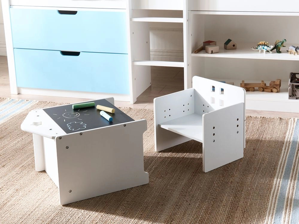 Set di tavolo e sedia con gambe in MDF bianco e legno di pino con piano in lavagna Montessori per camera dei bambini in stile scandinavo