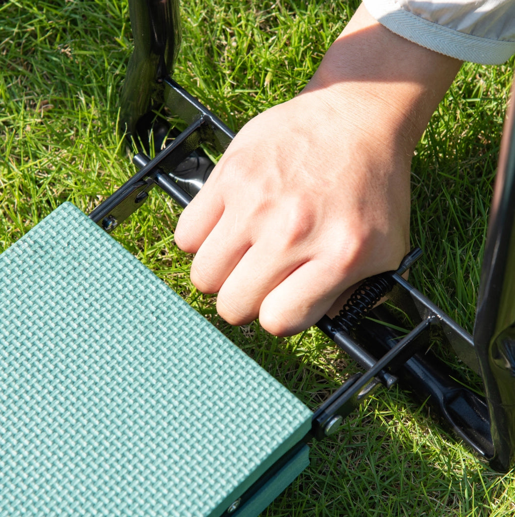 Panca inginocchiatoio da giardino pieghevole in acciaio e schiuma EVA nera 58 x 28 x 49 cm