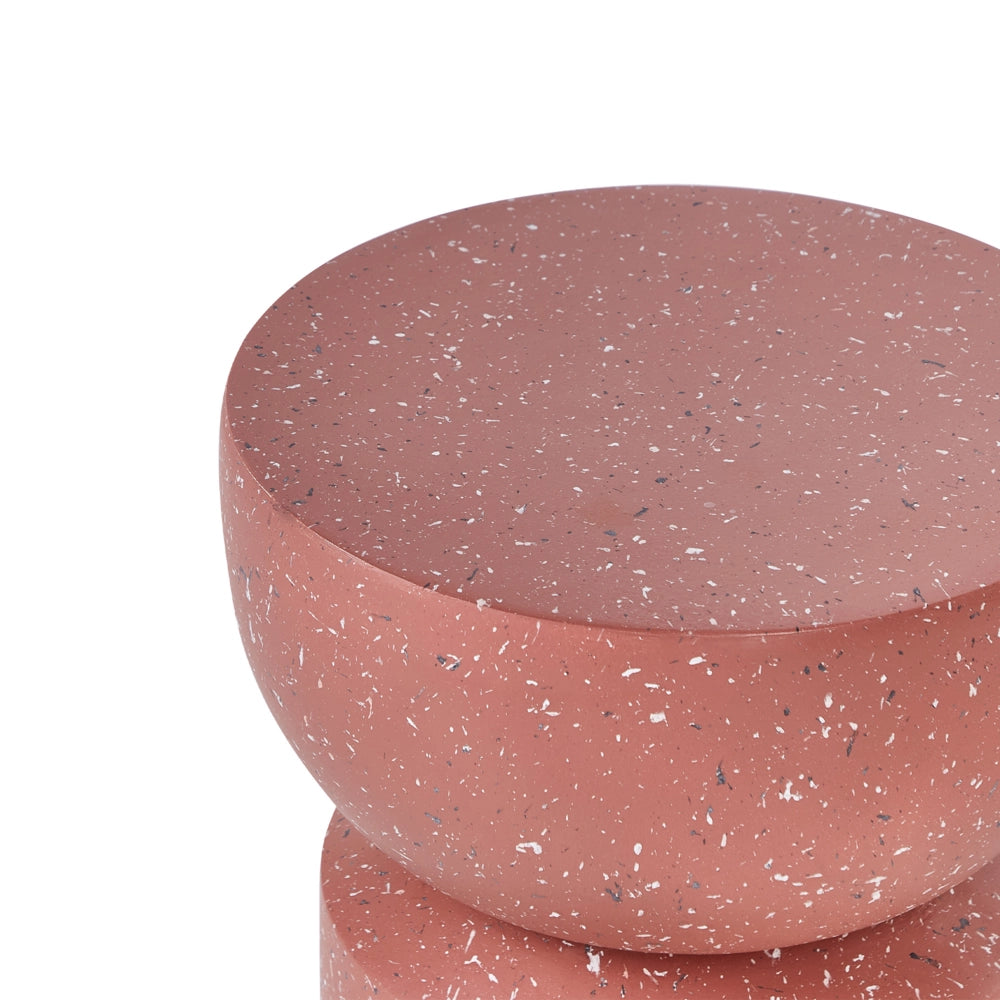 Tavolino rosso con effetto terrazzo in fibra di vetro MgO con piano rotondo a forma di clessidra resistente ai raggi UV, alla ruggine e all'acqua e al vento.