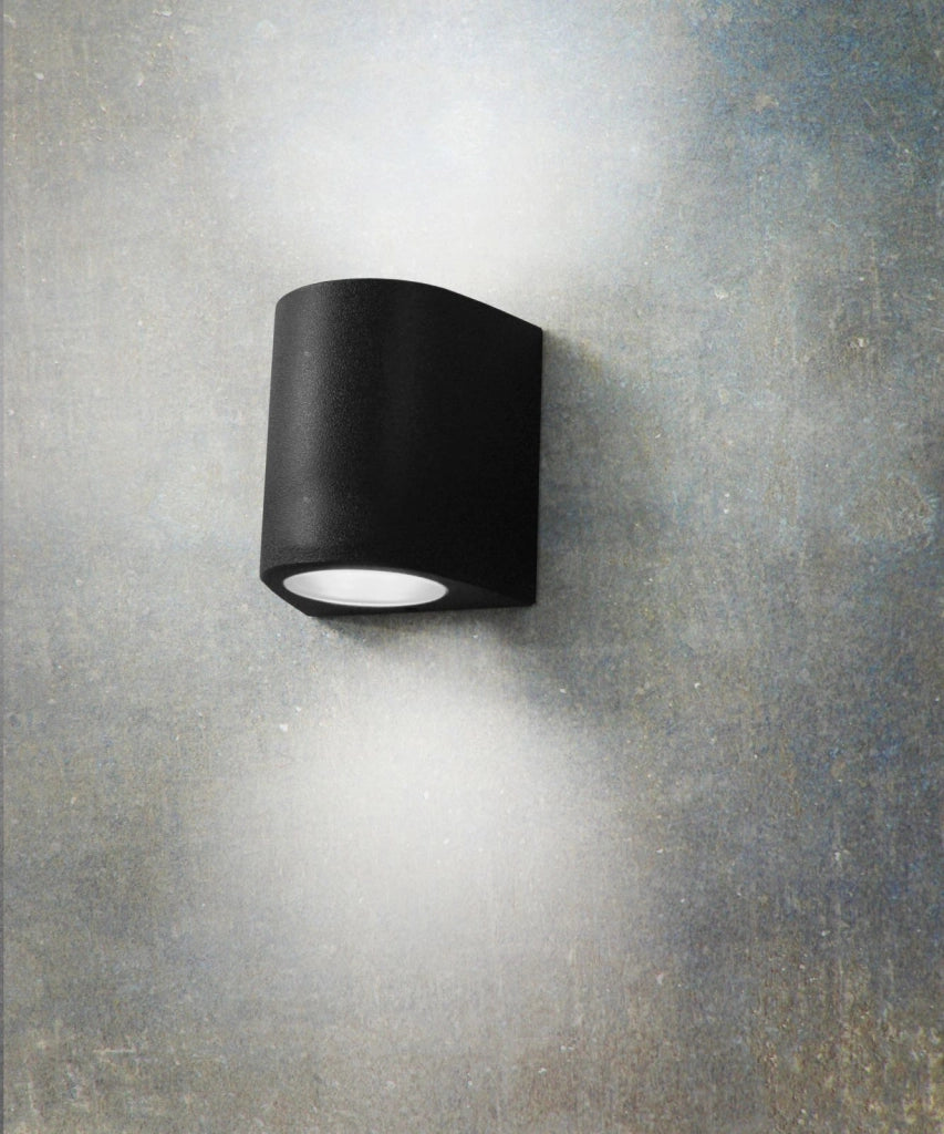 AOSTA APPLIQUE GRANDE BIEMISSIONE 2 LUCI ATTACCO GX53 NERO IP55 LAMPADINE LED INCLUSE 10W 120° CCT 3000/4000/6500°K 1290 lm
