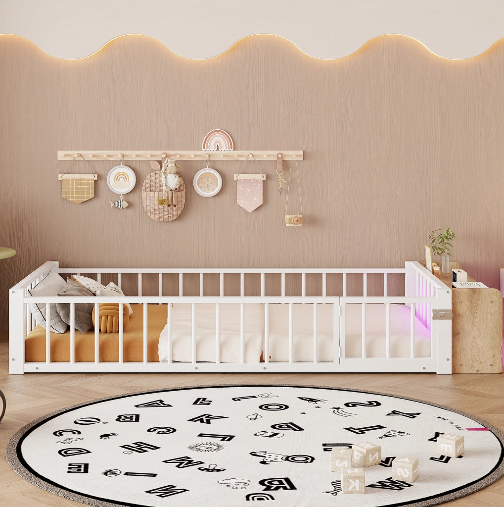 Letto singolo 90x200 cm con protezione laterale; ripiano aperto e LED; bianco in metallo e MDF