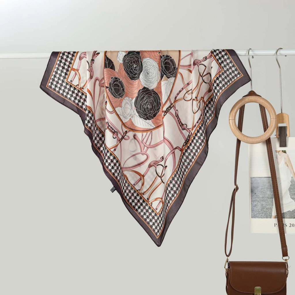 Nuova sciarpa quadrata da donna in seta da 70 cm: alla moda e versatile.