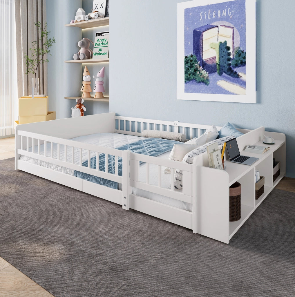 Letto per bambini ULEVR 140x200 cm con vani aperti, ripiani e cancelletto apribile, bianco