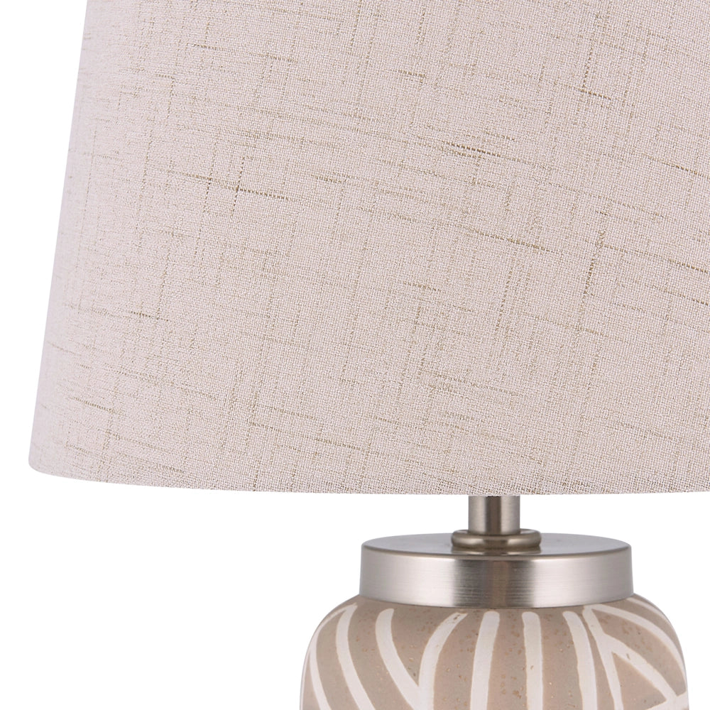 Lampada da comodino in ceramica beige e bianca 48 cm motivo a righe con paralume a tamburo tradizionale