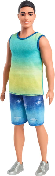 Barbie - Ken Fashionistas n. 236, bambola con capelli neri, canotta blu e verde sfumata, shorts in jeans e sneaker argen