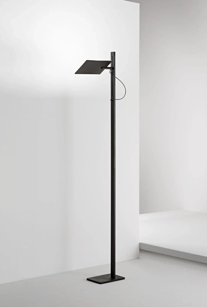 Piantana in metallo e alluminio  nero Radiante LED 24W CCT 2700K 3000K 4000K CRI?80 220-240V 50/60Hz 2160Lm dimmer a pedale