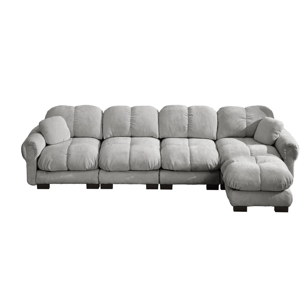 Divano angolare modulare 4 posti con chaise longue mobile e cuciture trapuntate in ciniglia grigio chiaro