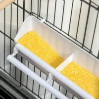 Gabbia per Uccelli da Interni in Legno con Vassoio, 4 Ruote e Trespolo, 78x52x132cm