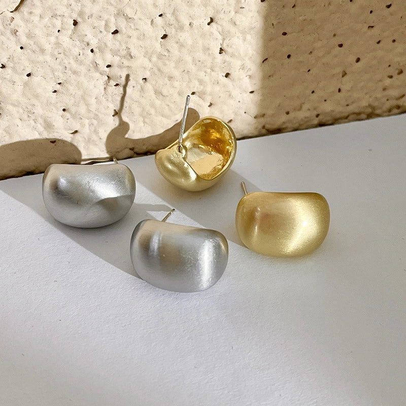 Orecchini ad ago in argento S925 - Texture metallica opaca spazzolata, dolce e raffinata, stile minimalista e sofisticato