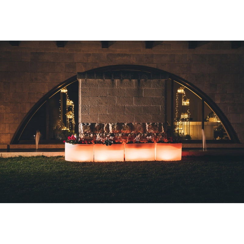 Vaso Fioriera luminosa angolare moderna di design 160x35 H50 in polimero resistente con LED rosso per interno ed esterno - Made in Italy - Monacis