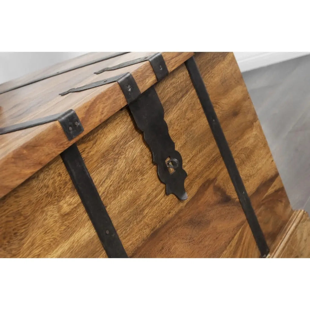 Tavolino da salotto baule TRESORO 100 cm in legno massello di Sheesham con porta bottiglie