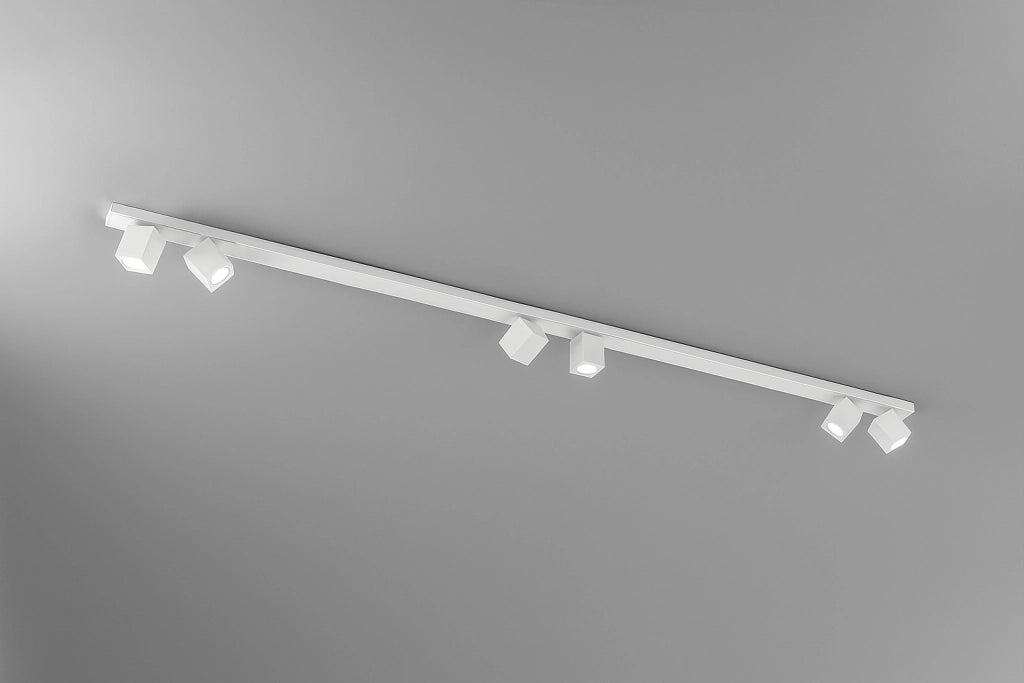 Plafoniera a 6 Luci Orientabili in Metallo Bianco Opaco, Design Cubico Moderno, Struttura in Alluminio L.200 cm, Attacco GU10 Max 50W - Perenz