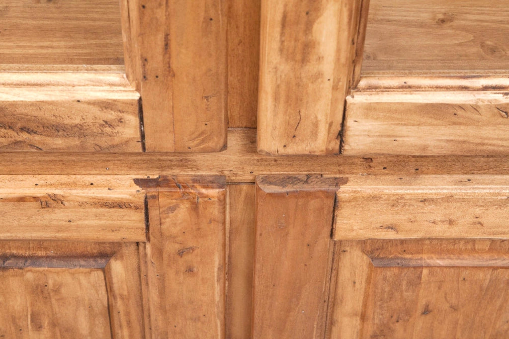 Biscottini Vetrina Country in legno massello di tiglio finitura naturale L120xPR37xH197 cm. Made in Italy