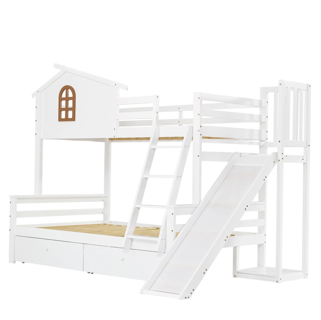 Letto a castello 90x200 cm e 120x200 cm con finestra; scivolo e scala in legno e MDF bianco