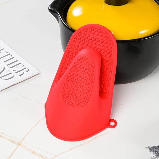 Manopole da cucina in silicone, guanti da cucina resistenti al calore con design antiscivolo per cucinare, cuocere e grigliare nel forno a microonde (rosso)