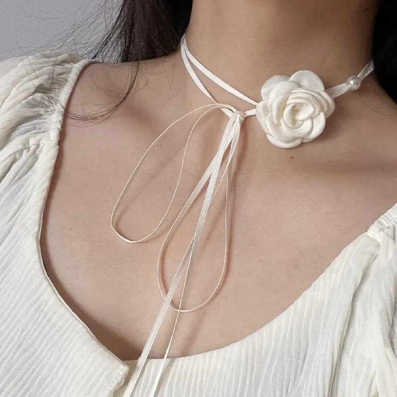 Collana di rose con perline fatta a mano: cinturini in perle vintage, lunghezza regolabile.