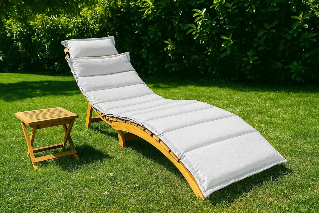 Set sdraio da giardino con cuscino beige e tavolo