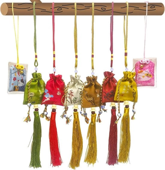 Set di 8 Omamori Amuleti - Borse per Porta Fortuna di un Santuario Giapponese per Salute e Felicità