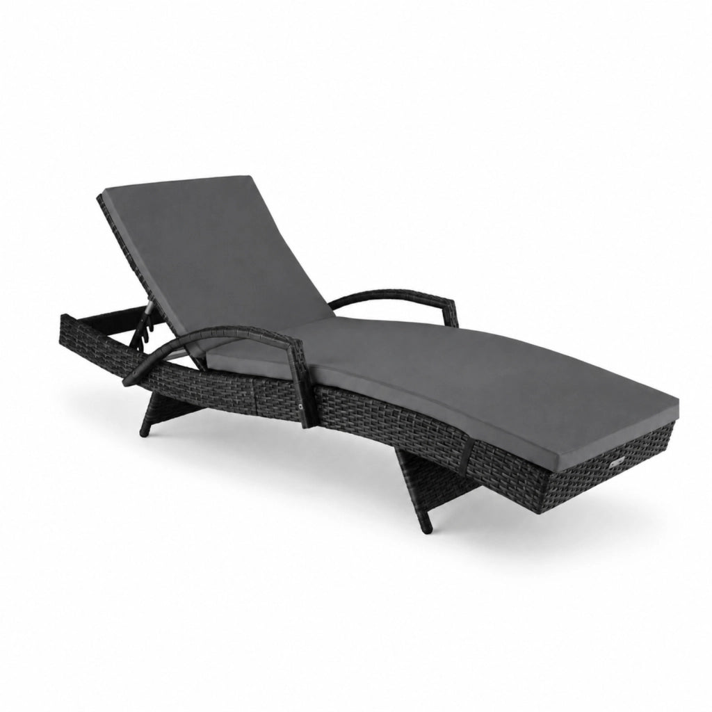 Lettino Prendisole In Polyrattan Con Schienale Regolabile Reclinabile E Cuscino Imbottito Comfort Ideale Per Giardino Terrazza Piscina Solarium Balcone Relax Outdoor E Arredo Esterno 190 x 62 x 34 Cm Nero